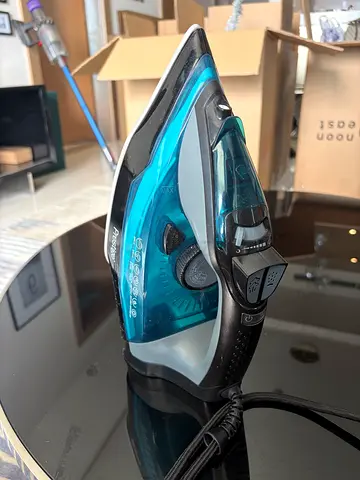 Philips Steam Iron - Good Working Condition