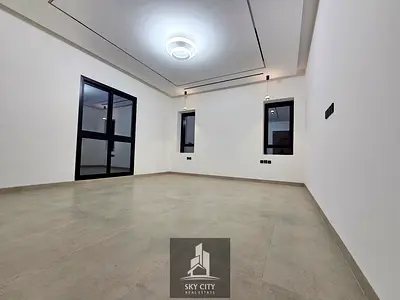 اغتنم الفرصة لامتلاك أو سكن هذه الفيلا الجديدة كلياً، والتي تتميز بتصميم عصري وتشطيبات راقية في واحدة من أكثر المناطق حيوية