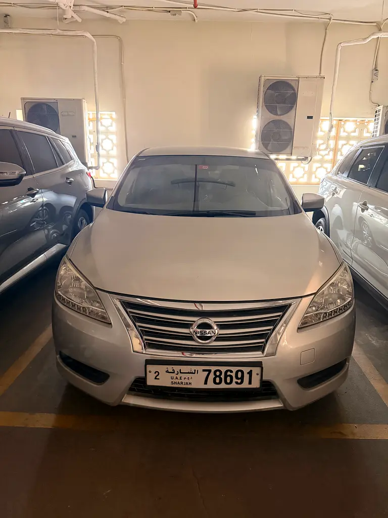 Nissan Sentra 2018 — photo 1 of 10