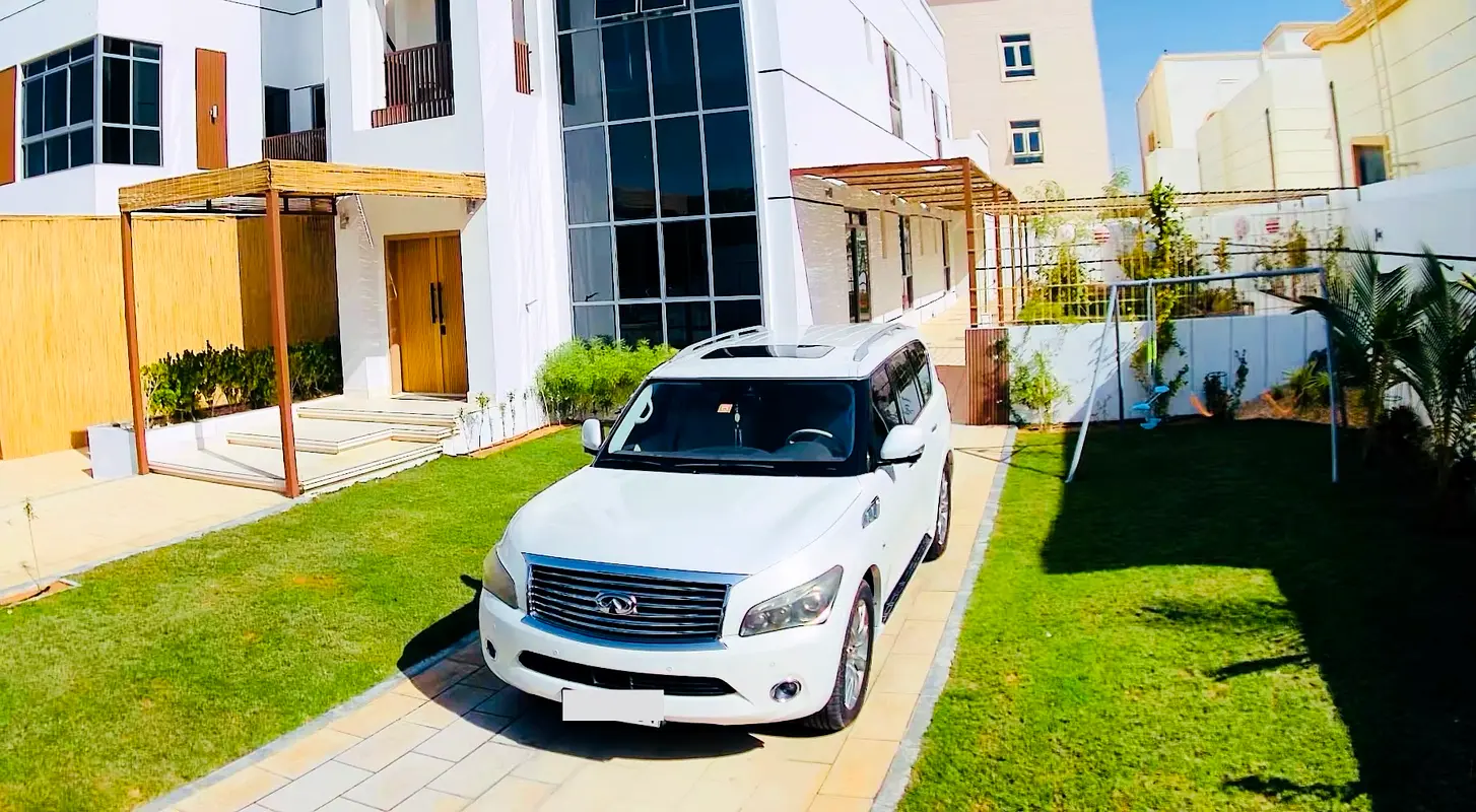 Infiniti QX80 2014 — photo 1 of 5