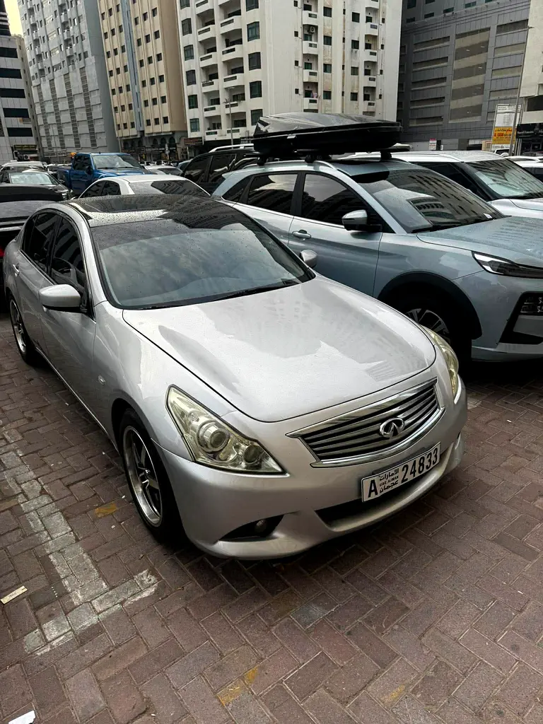 Infiniti G37 2012 — photo 1 of 6