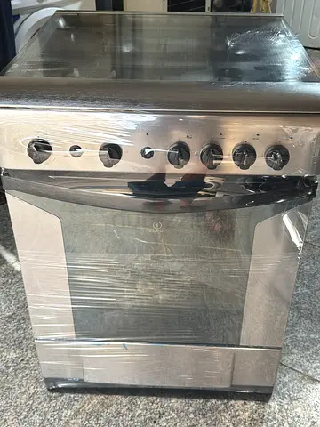 Stainless Steel Free-Standing Cooker with Oven (Good Condition)