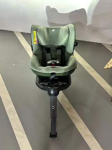 Joie i-Spin 360 rotating infant car seat with ISOFIX base - good condition. Comes as is.