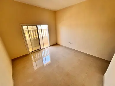 غرفة وصالة غرفة ماستر 2 حمام في الجرف 3 خلف السوق الصيني 32K