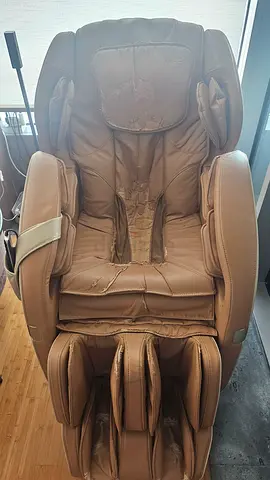 MASSAGE CHAIR FULLY FUNCTIONAL