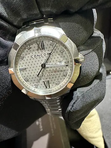 Concord Stainless Steel Mens Watch with Patterned Silver Dial. Seis30mm
