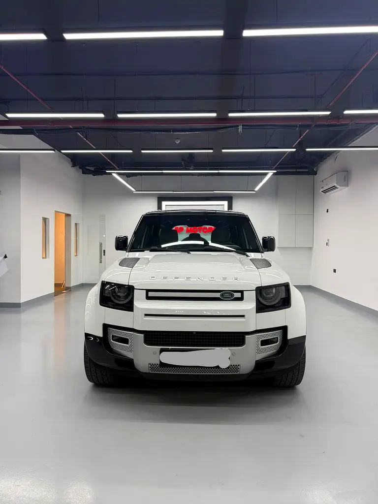Land Rover Defender 2023 — photo 1 of 9