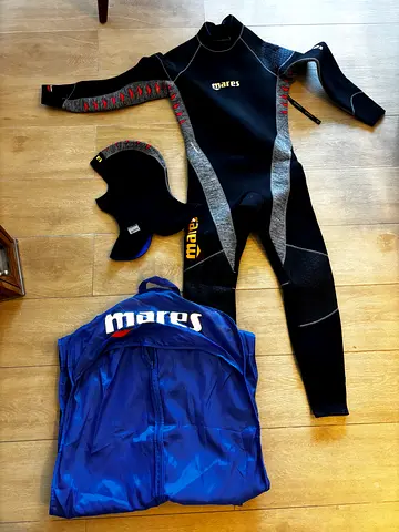 Mares Full Wetsuit, Hood Set – Excellent Condition -Original bag