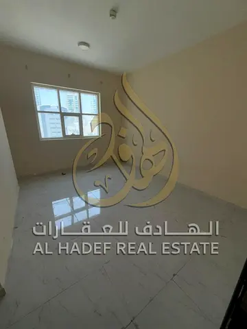 🏠 للإيجار في الشارقة – المجاز 2 | أكبر غرفتين وصالة | بلكونة | باركن مجاني وقريبه من جميع الخدمات
