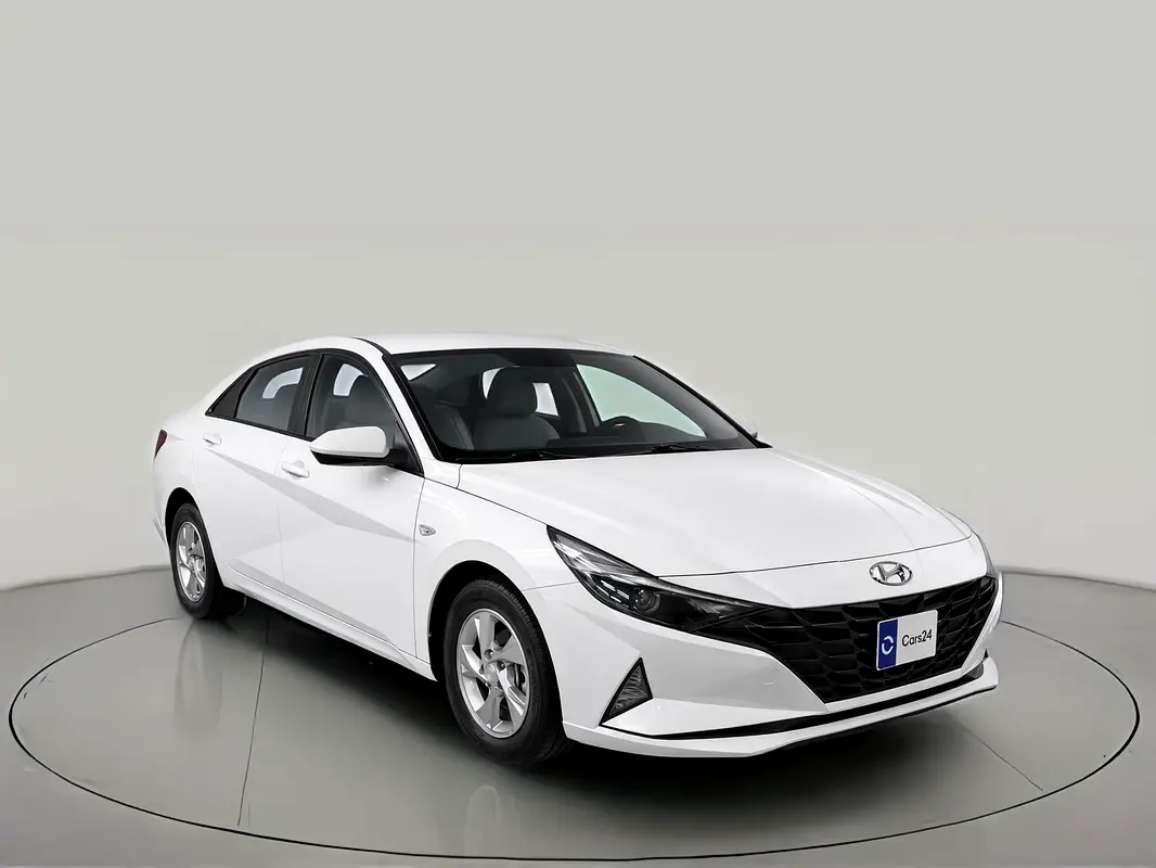 Hyundai Elantra 2023 — photo 1 of 13