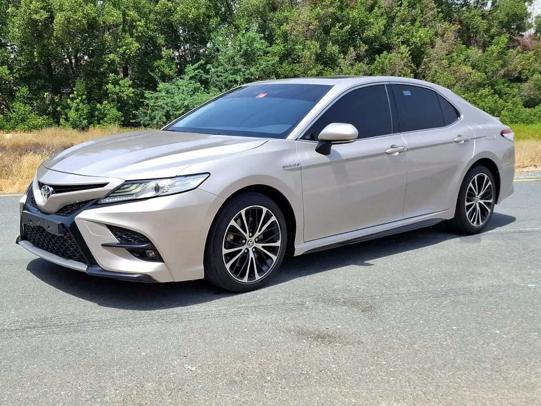 Toyota Camry 2020 — photo 1 of 13