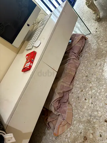 Coffee table with 2 drawers