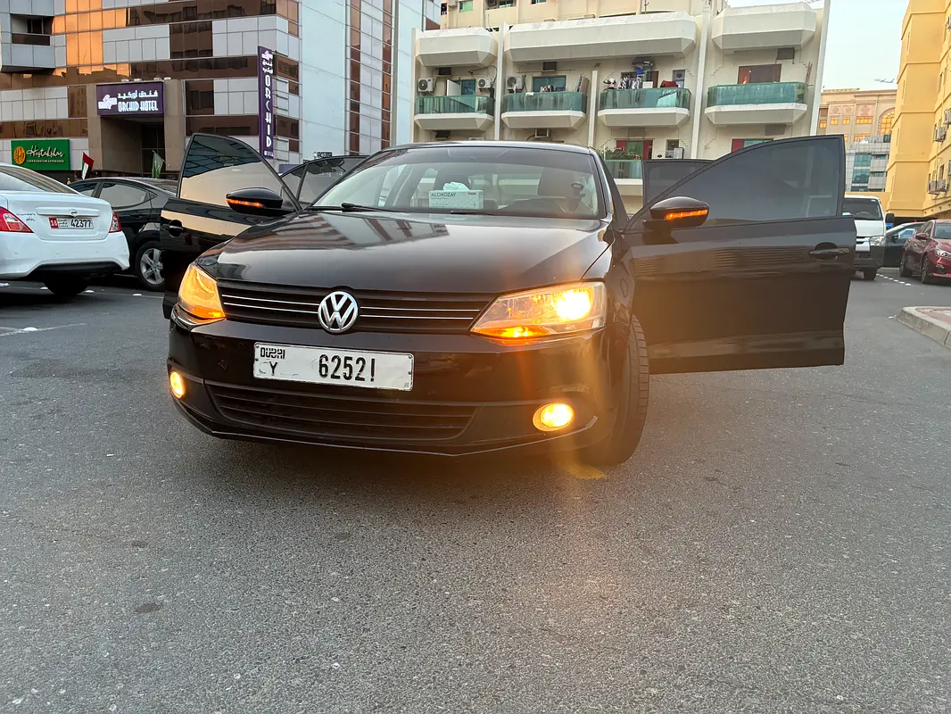 Volkswagen Jetta 2015 — photo 1 of 20