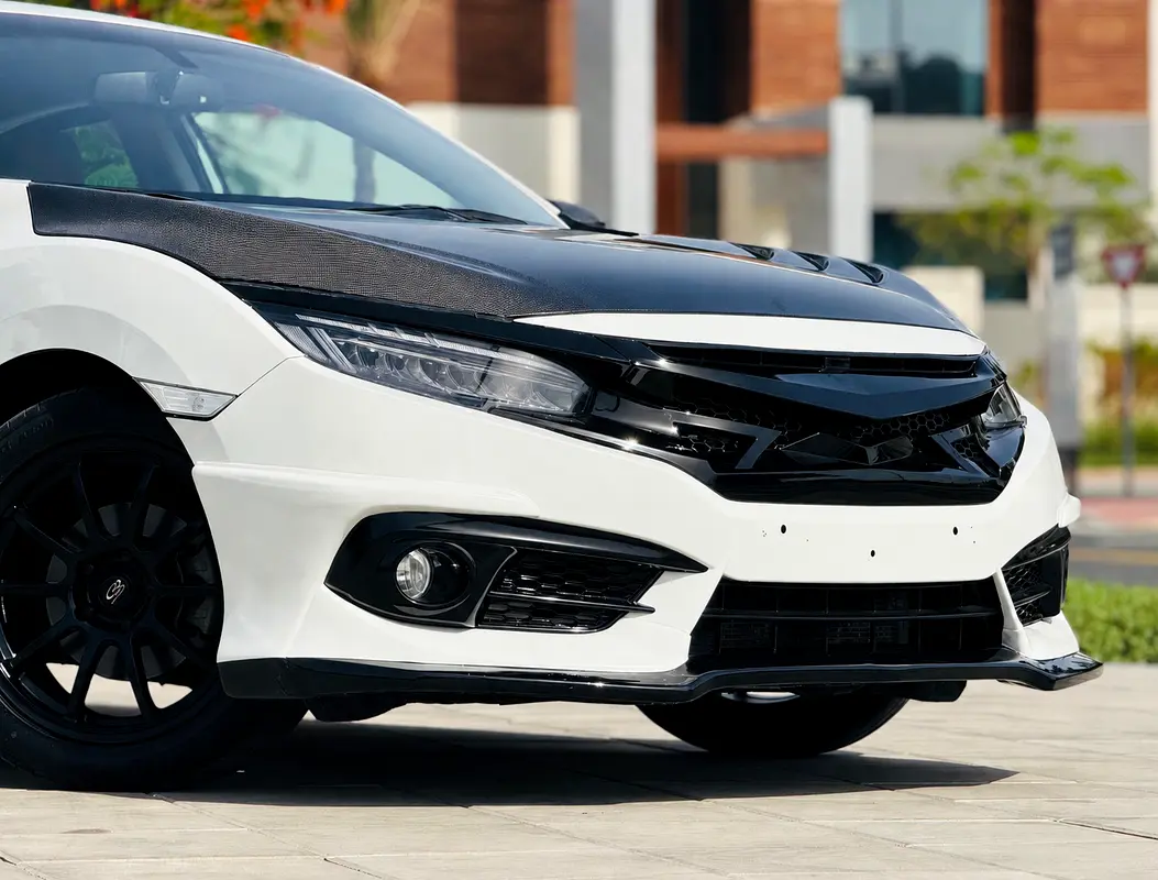 Honda Civic 2019 — photo 1 of 19