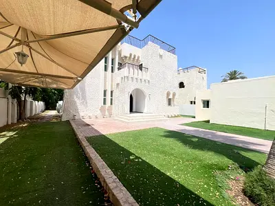 Luxury 5BR Villa with Garden &amp; Covered Parking