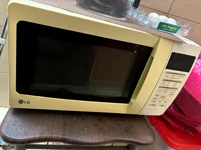 LG Microwave Oven - 20L, Good Working Condition