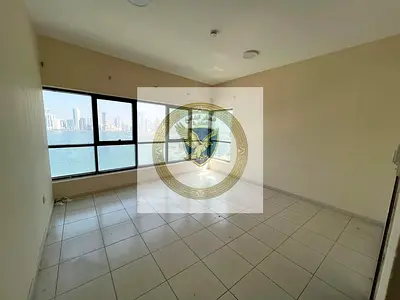 غرفه ماستر اطلاله بحريه كامله مع باركن مجاني  موقع مميز وحيوي قريب من كل الخدمات مثل المقاهي والمتاجر وقريب من مخرج دبي