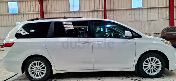 Toyota sienna XLE model 2015