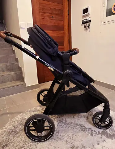 Maxi-Cosi 4-Wheel Stroller — Good Condition.
