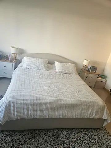 King bed 180 x 200cm with mattress
