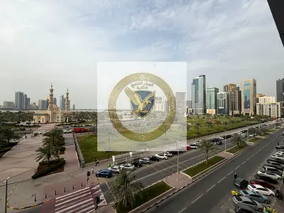 اطلالة بحرية خزائن بالحائط مساحة واسعة جدا غرفتين وصالة مع خزائن بالحائط