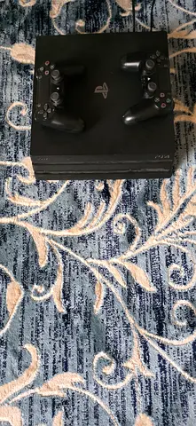 Ps4 with two controllers 1 TB games around 30