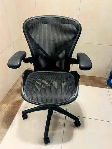 Aeron Herman Miller size B