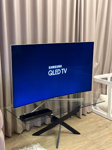 Samsung QLED Smart TV - 55 (Good condition)
