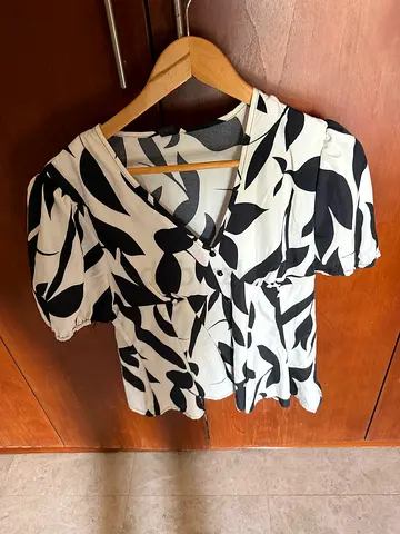 Lovely top. Large. New