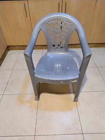 VERY CHEAP!!! 5 AED only!!! Grey plastic chair