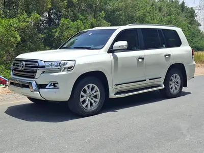 Toyota Land Cruiser GXR 2017 | GCC Specs | V8 Engine