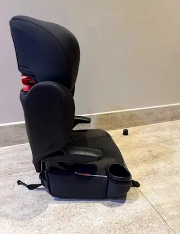 Graco -Used high-back booster car seat (booster with cup holder) - black