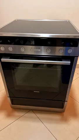 Siemens Electric Ceramic Hob with Oven -like brand new Condition hardly used