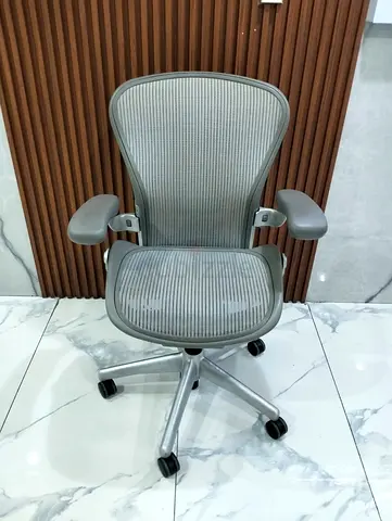 Selling herman miller Aeron chair.colour gray.size b and c available