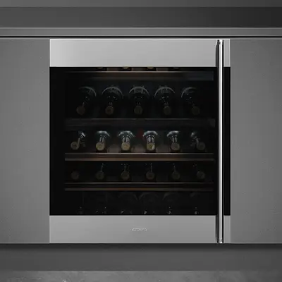 Smeg built -in 38bottel capicty wine fridge same like new FREE DELIVERY +WARRENTY