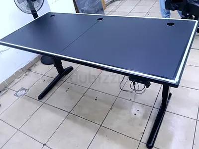 Selling thermaltake electric desk up and down adjustment.good condition only little use available