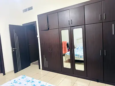 Spacious Master bed room near Daffza metro