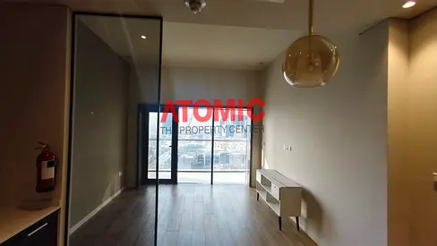 Large Studio | Mid Floor | Up to 6 Chqs