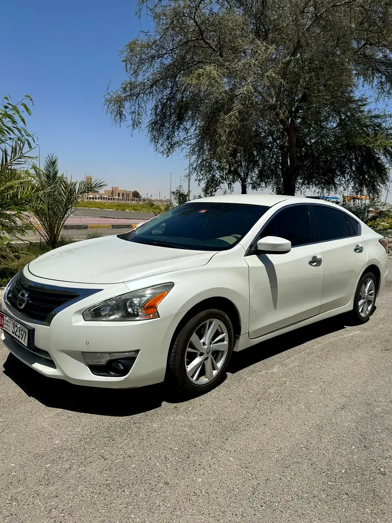 Nissan Altima 2016 — photo 1 of 9