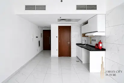 Well Maintained - Good for Single/Couples - RTA Bus available
