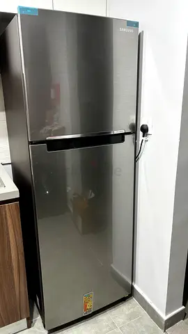 Samsung Top Freezer Refrigerator - Silver, Good Condition