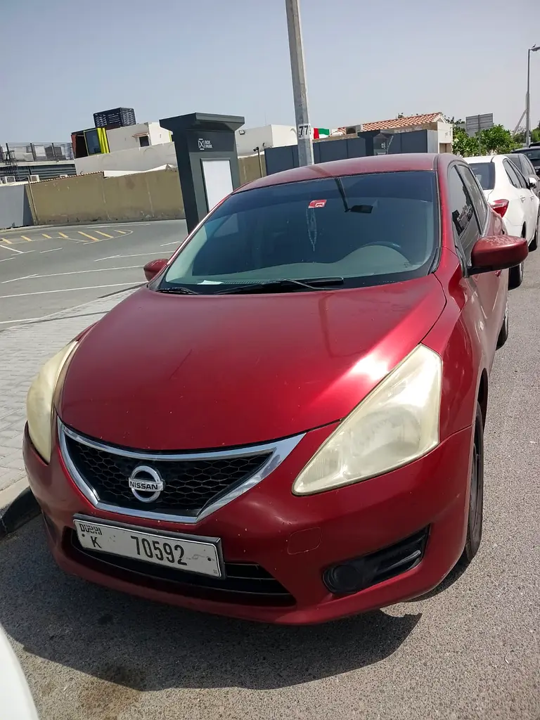 Nissan Tiida 2016 — photo 1 of 8