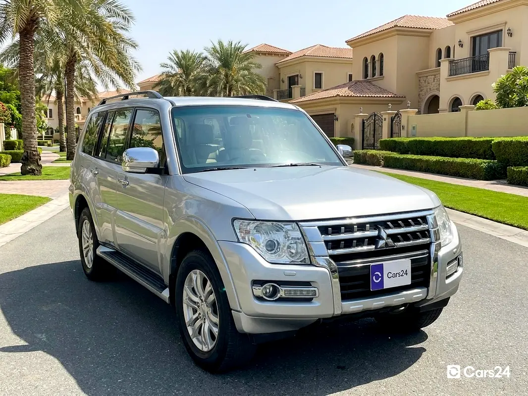 Mitsubishi Pajero 2018 — photo 1 of 12