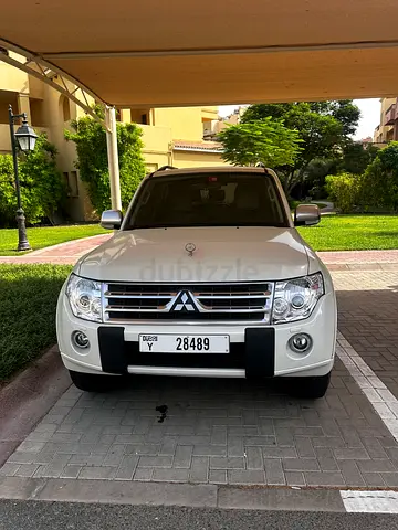 Mltsubshi Pajero full option