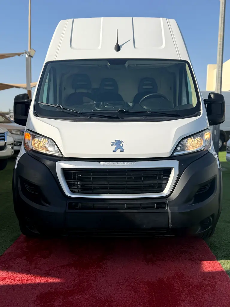 Peugeot Boxer 2023 — photo 1 of 13