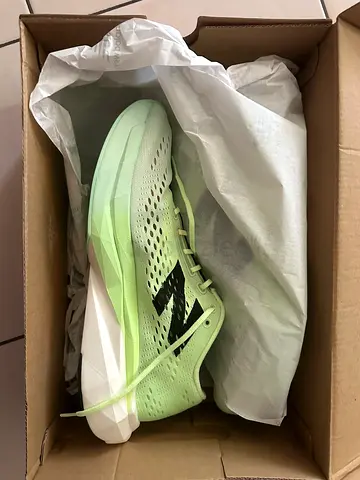 New Balance MFCRRCM2 running shoes - new, size 10