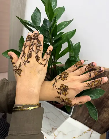 Ajman henna artist