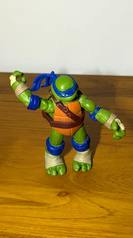 Teenage Mutant Ninja Turtles LEONARDO 2012 Viacom Toy Figure