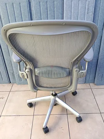 Selling herman miller Aeron chair.good condition only little use