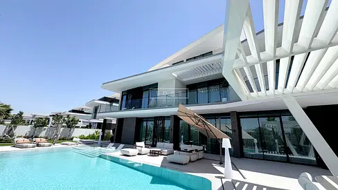 UPGRADED | LUXURY LIVING | AVAILABLE NOW